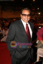 Dharmendra at Mi Marathi Awards in Andheri Sports Complex on 29th Jan 2011 (6).JPG